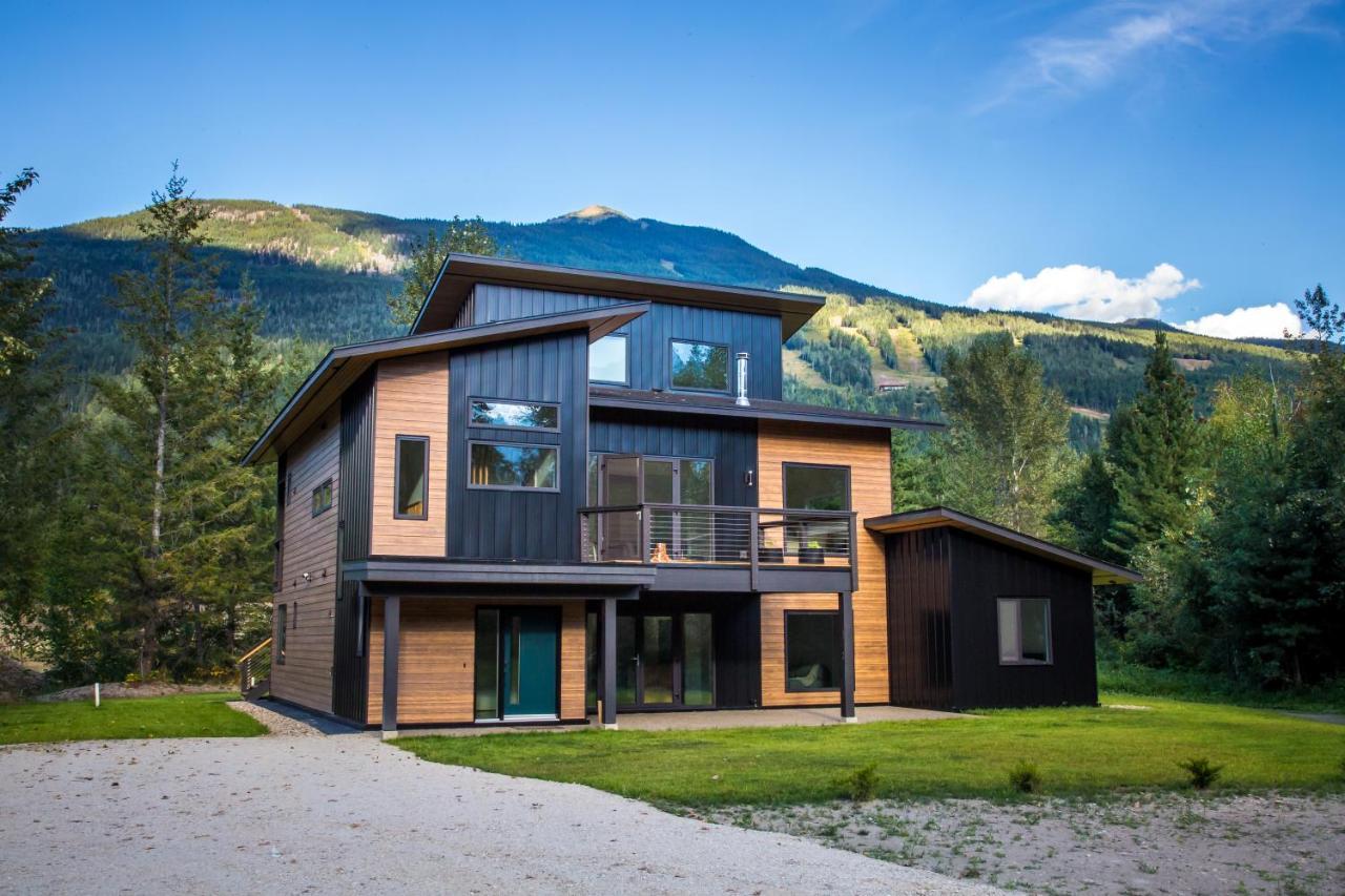 Arrows Edge * Revelstoke