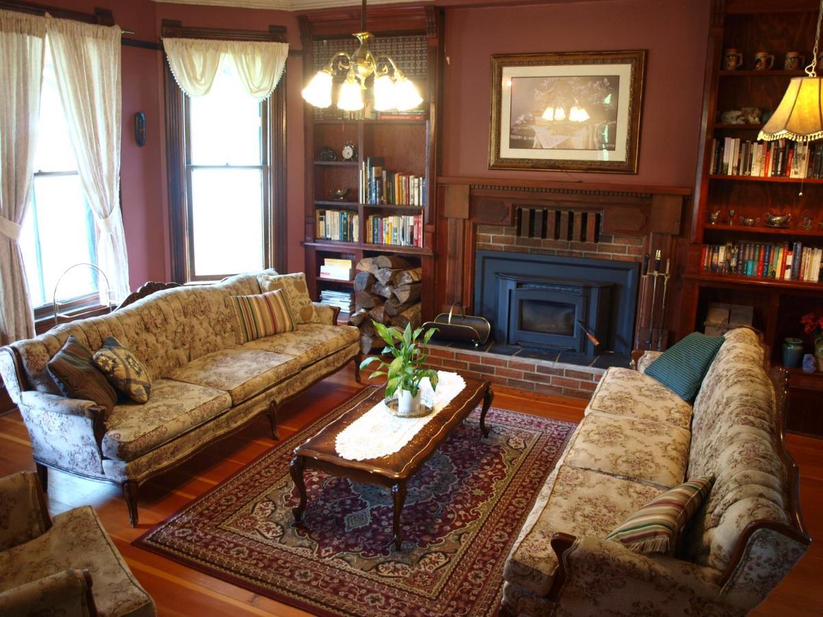 Holten Heritage House * Revelstoke