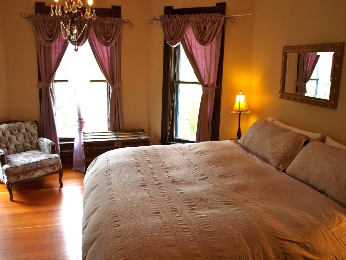 Holten Heritage House Bed & Breakfast Revelstoke
