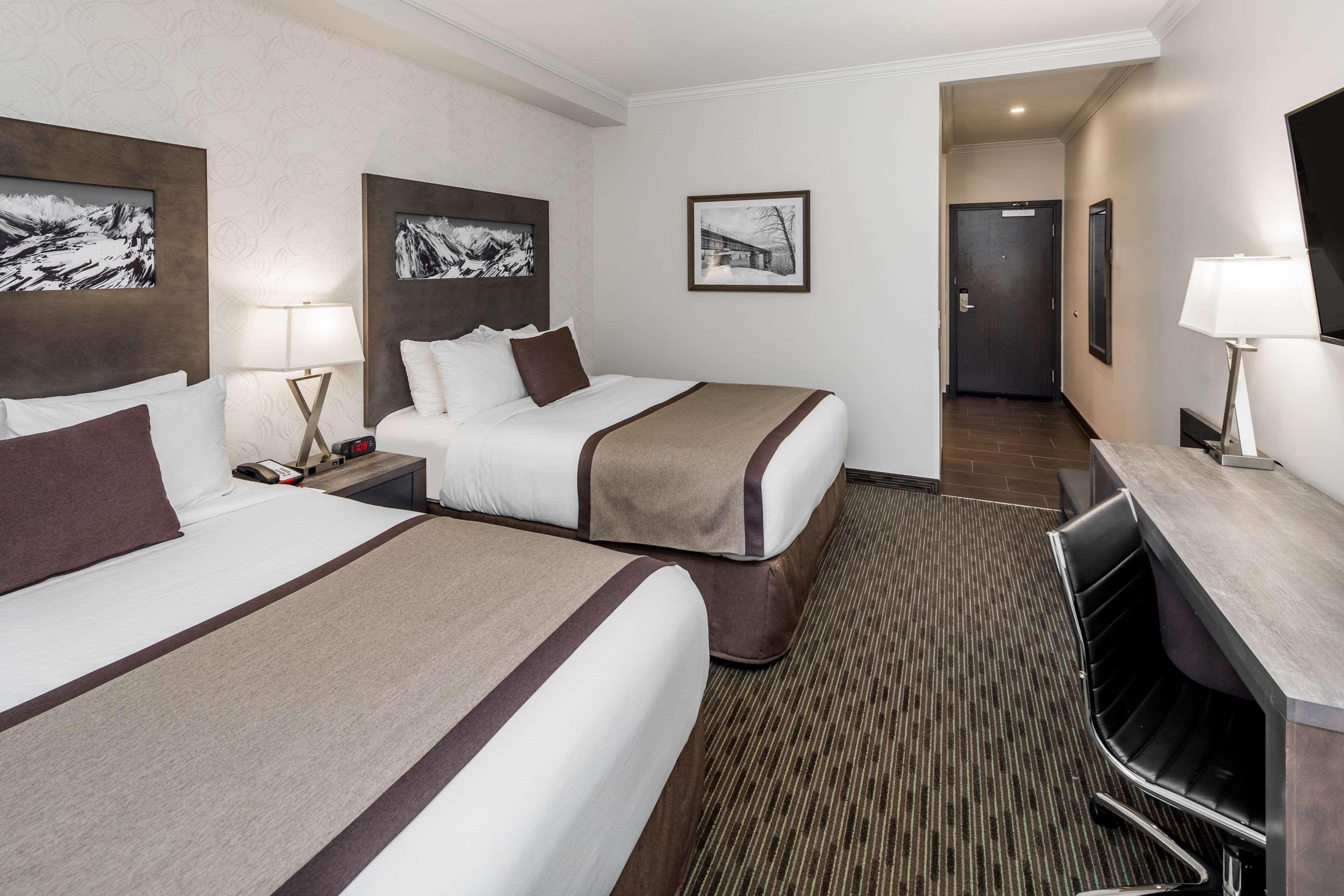 Ramada By Wyndham Revelstoke Hotel 3*