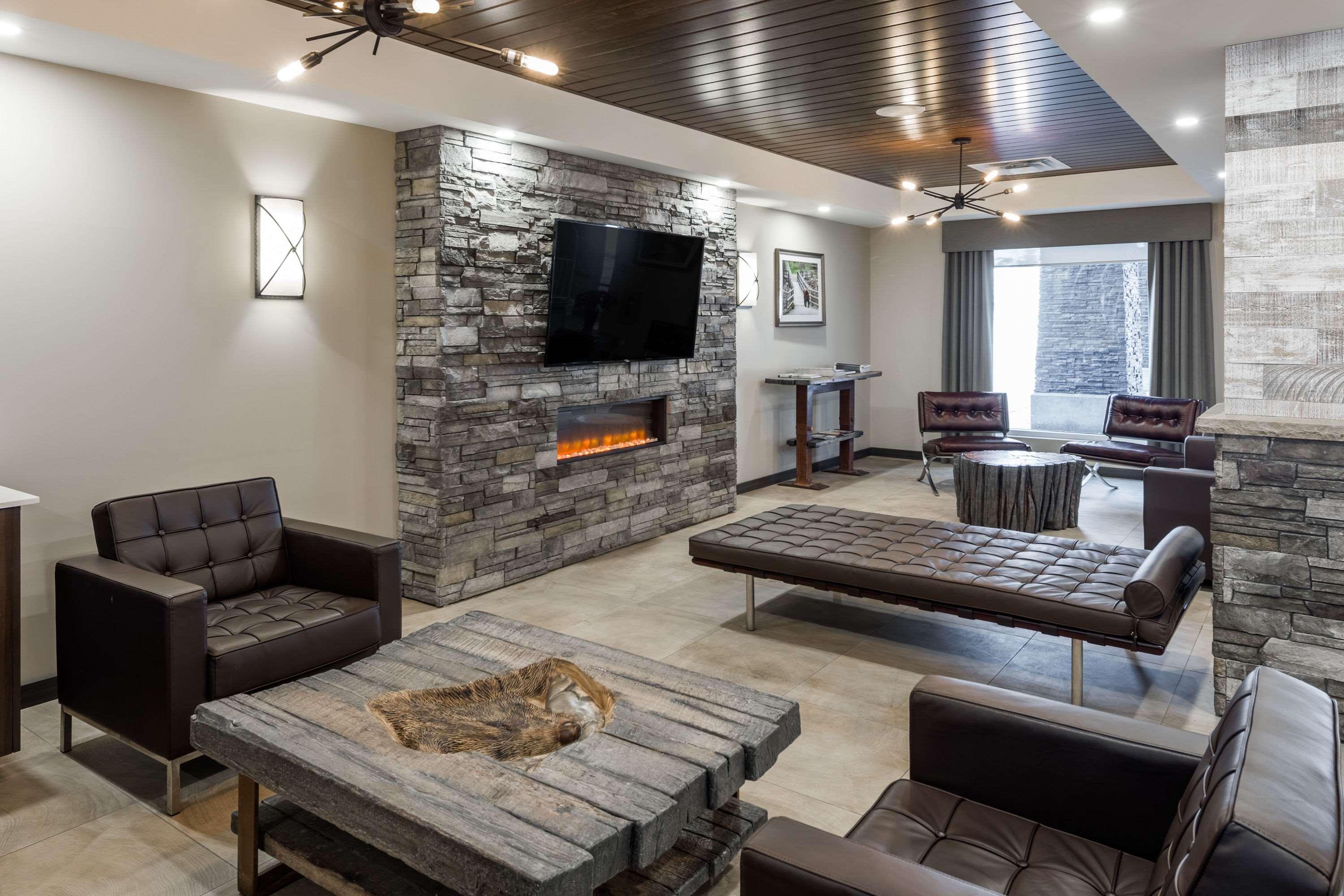 Hotel Ramada By Wyndham Revelstoke 3*