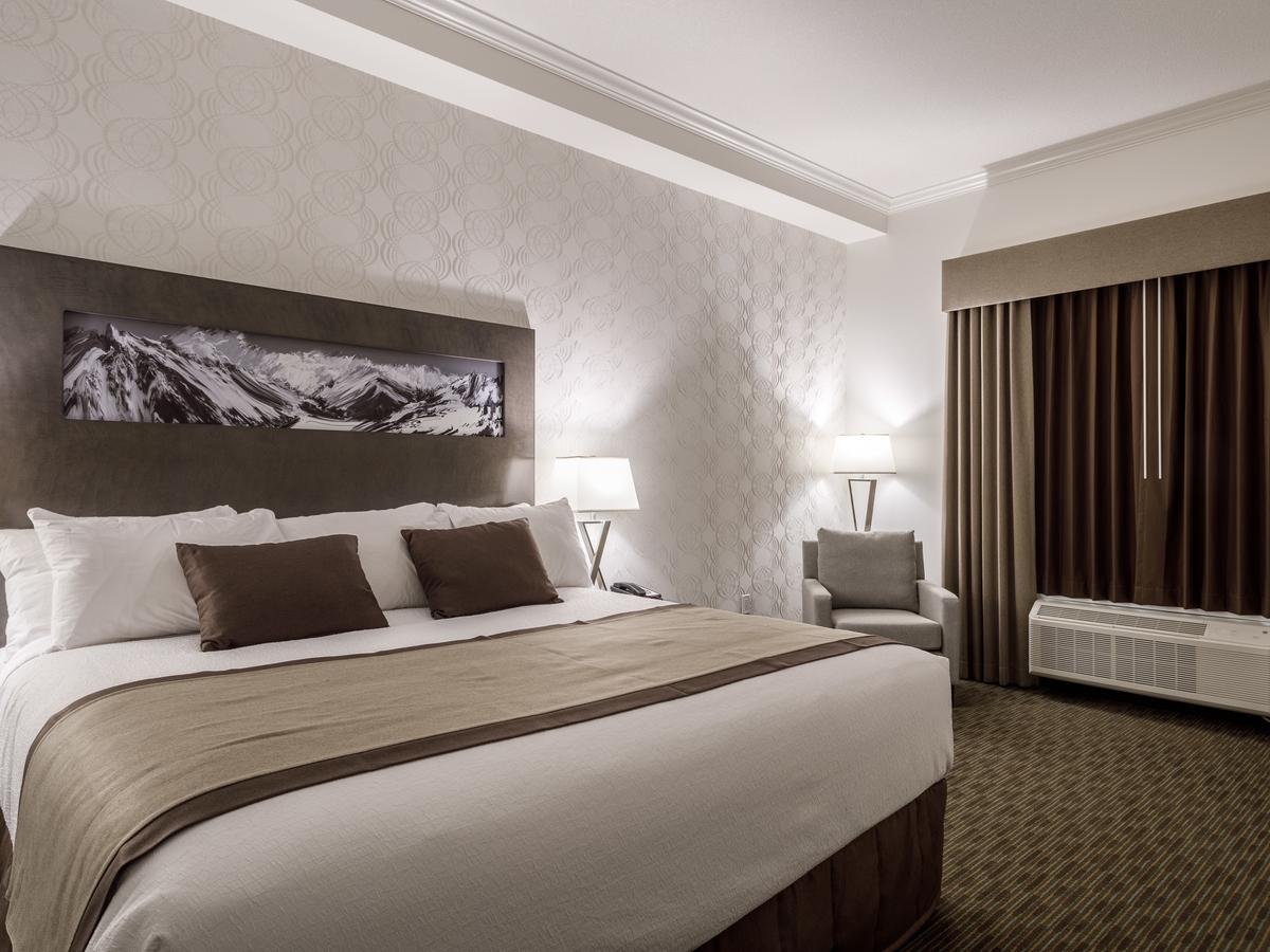 Hotel Ramada By Wyndham Revelstoke 3*