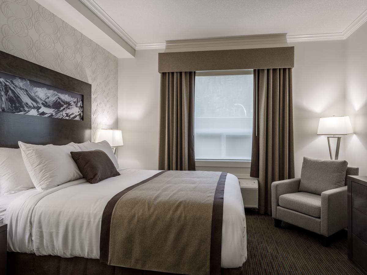 Hotel Ramada By Wyndham Revelstoke 3*