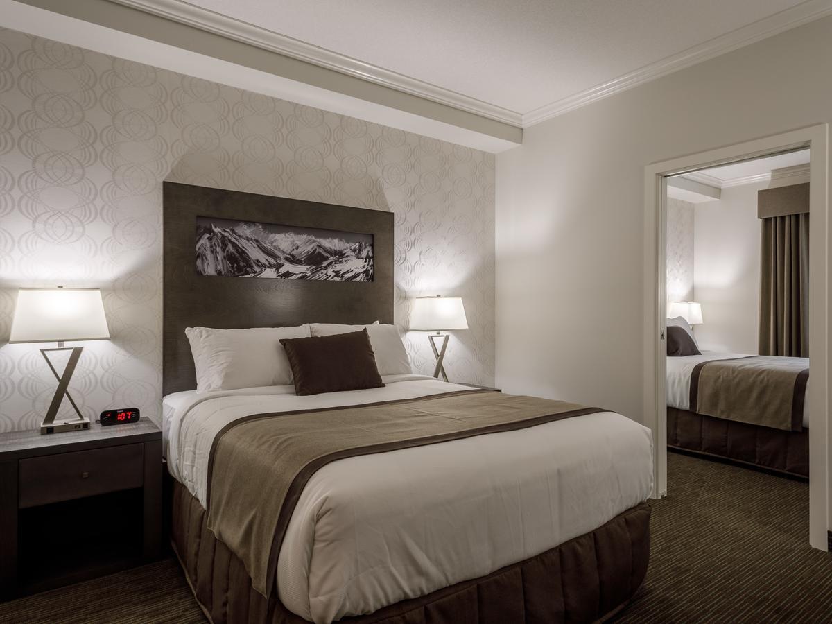 Ramada By Wyndham Revelstoke Hotel 3*