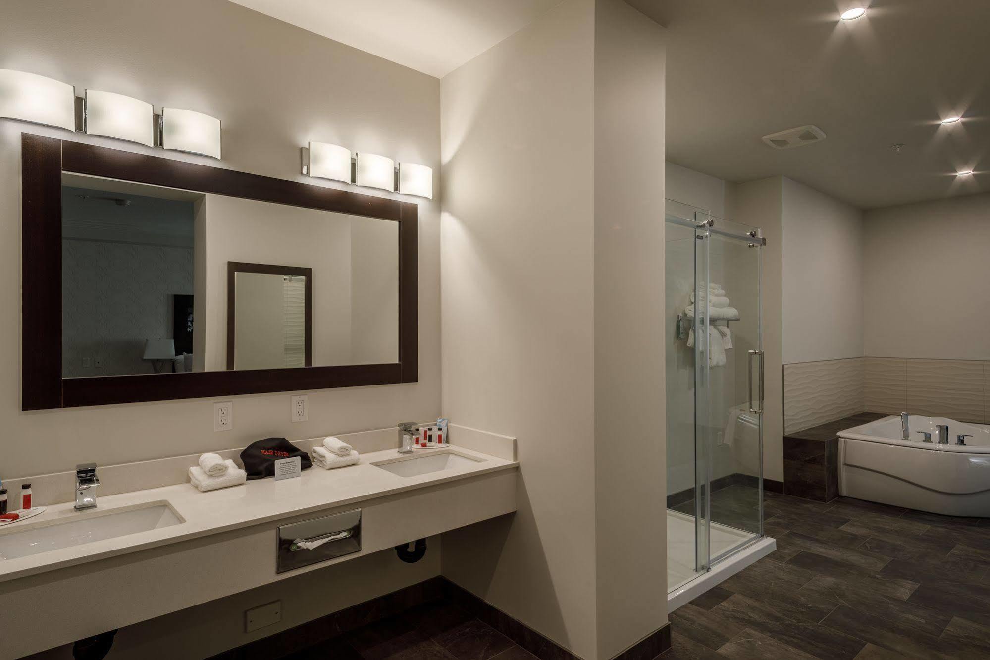 Ramada By Wyndham Revelstoke 3*
