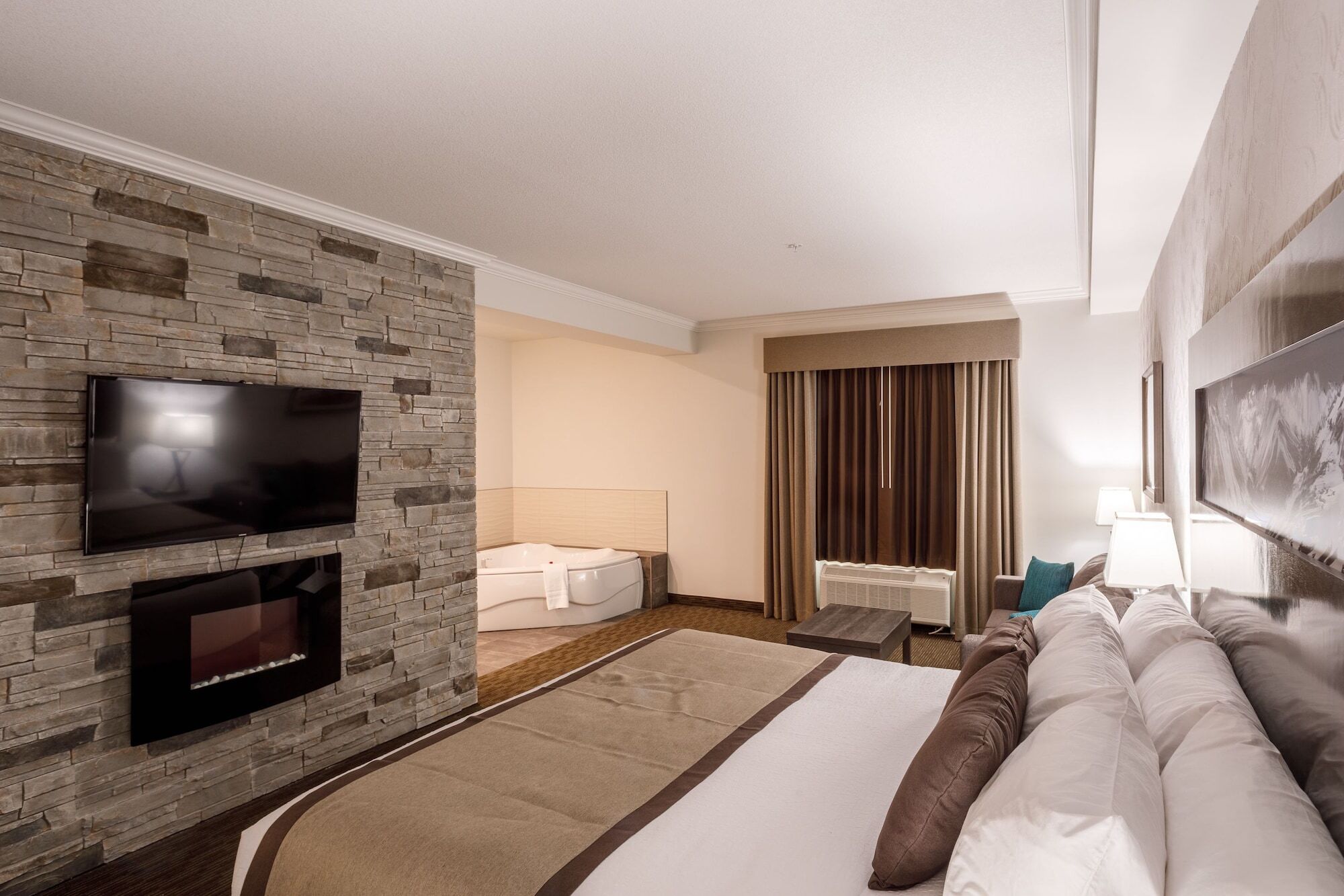 Ramada By Wyndham Revelstoke Hotel
