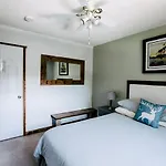 Alpenrose Revelstoke Bed & Breakfast