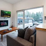 Niska\'S Den By Revelstoke Vacations
