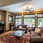 Mountain Gateway By Revelstoke Vacations