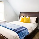The Revelstuck Hut 2 Bedroom In Downtown Revelstoke