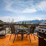 The Best 2 Bedrooms Suite In Revelstoke!