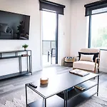 The Three Bear Penthouse - With Hot Tub