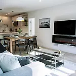 Ski & Tee Retreat Bright Three Bedroom And Hot Tub