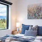 Bluebird Daze By Revelstoke Vacations