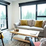 Revytalise - Cozy 3 Bedroom Condo
