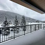 Stoked Penthouse- Panoramic View, Private Hot Tub