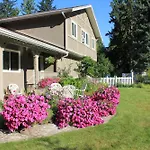 Alpenrose Revelstoke Bed & Breakfast