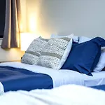 Lily Glacier Suite - Rare Downtown Location