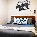 The Bear Lair - 2 Bedroom With Hot Tub