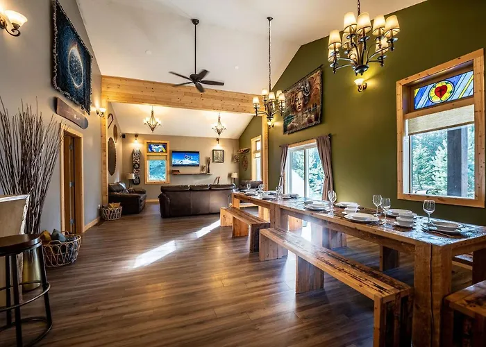 Journey\'S Perch By Revelstoke Vacations