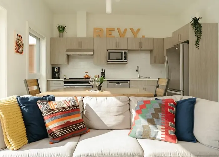 The Nest - Condo With Hot Tub & Bbq