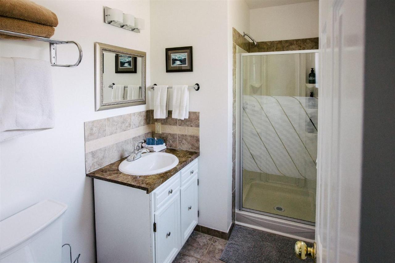 Alpenrose Revelstoke Bed & Breakfast Bed & Breakfast 3*