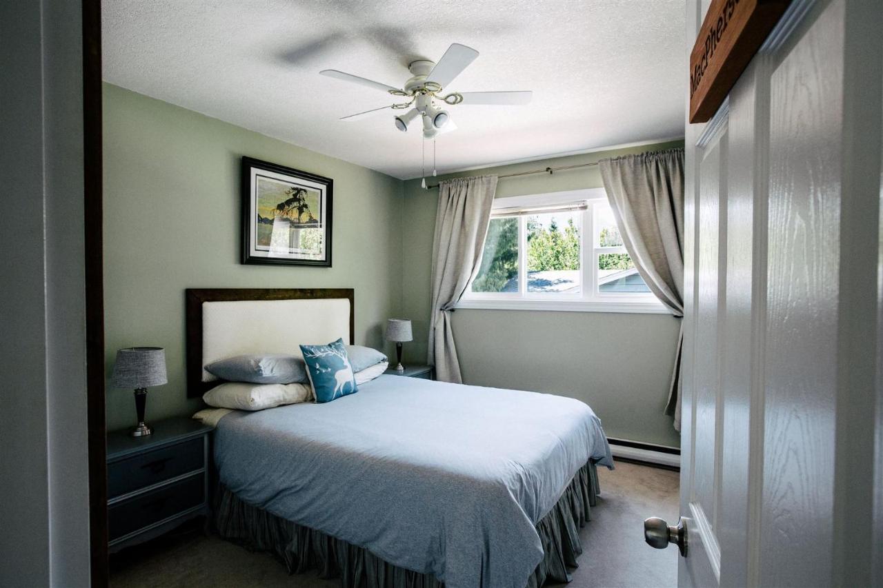 Alpenrose Revelstoke Bed & Breakfast Bed & Breakfast