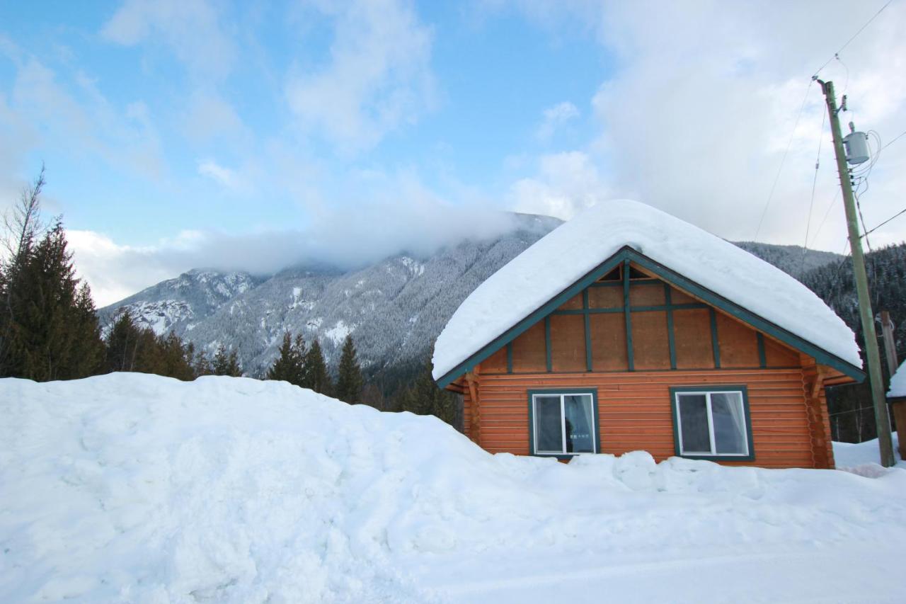 Mt. Alpine Chalets Lodge *