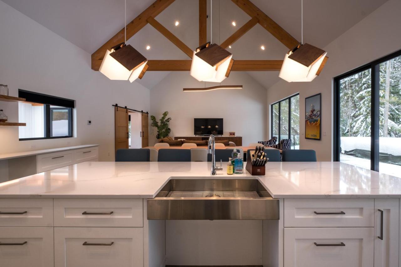 Modern Farmhouse Villa Revelstoke