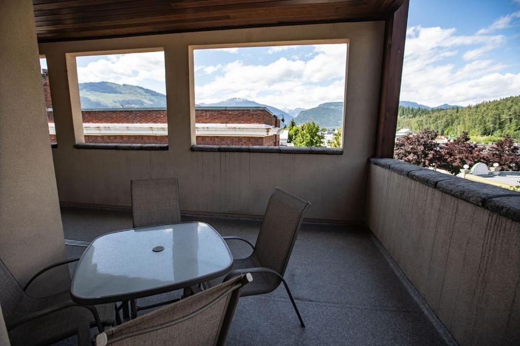 Lux Downtown By Vacations Apartment Revelstoke