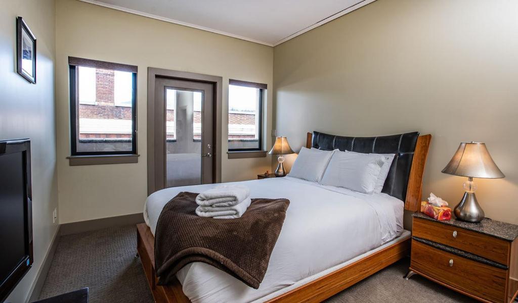 Lux Downtown By Vacations Apartment *