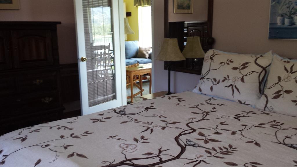 Inn On The River 3*