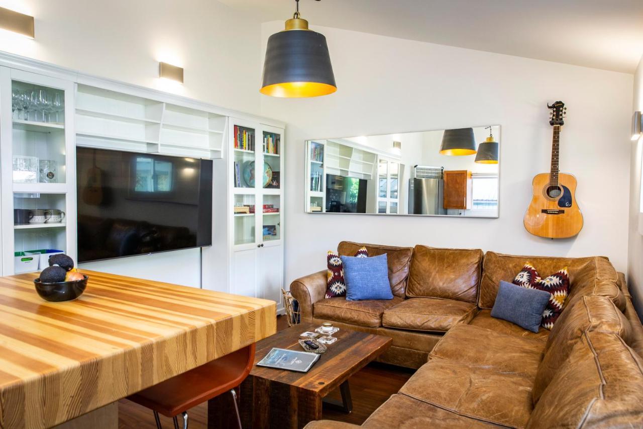 The Revelstuck Hut 2 Bedroom In Downtown Holiday home *