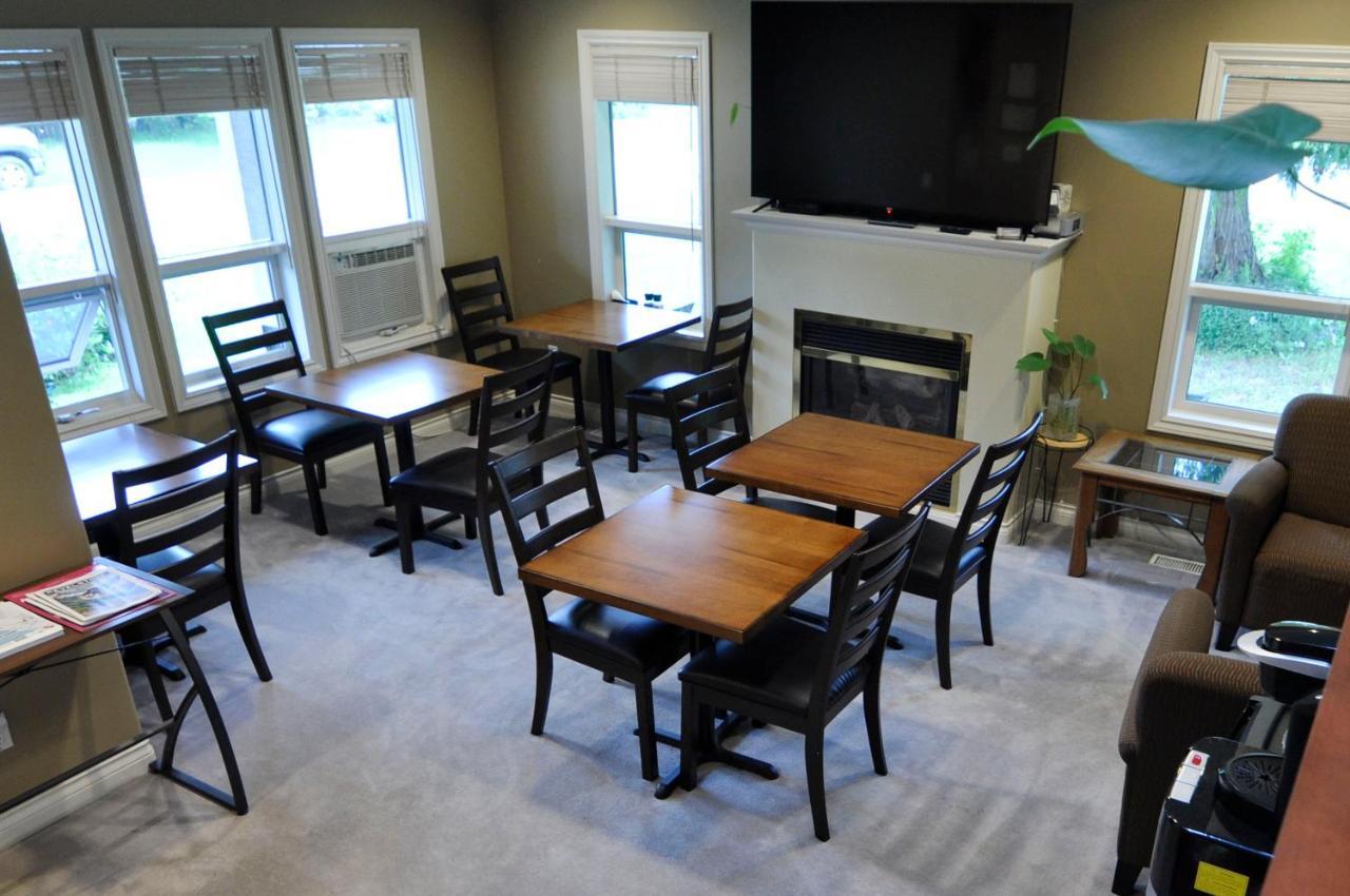 Bed & Breakfast Cornerstone 3*