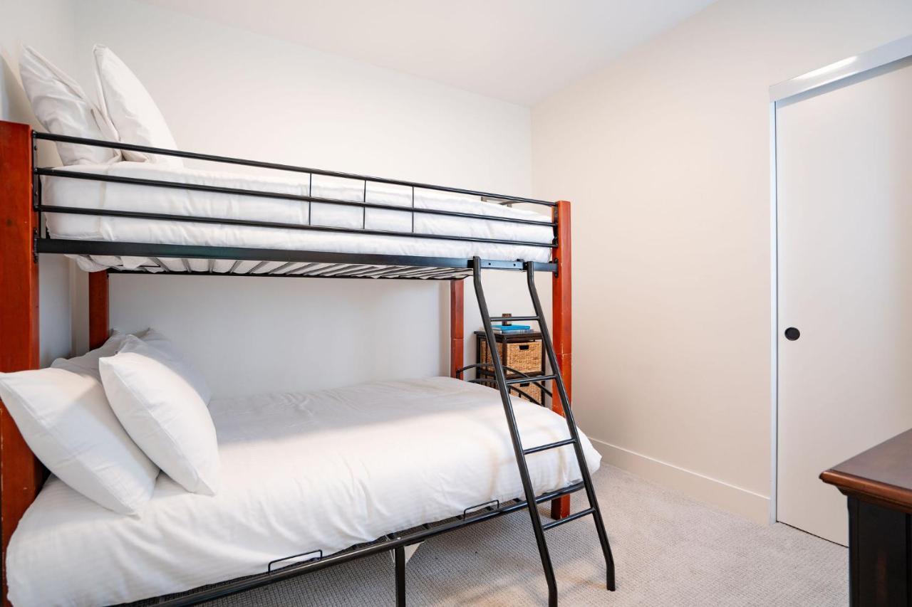 Fourteen Two By Vacations Apartment Revelstoke