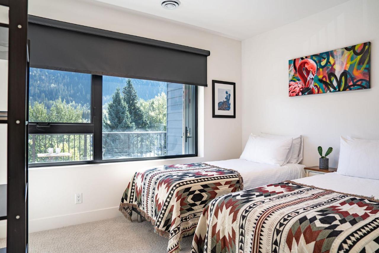 Fourteen Two By Vacations Revelstoke