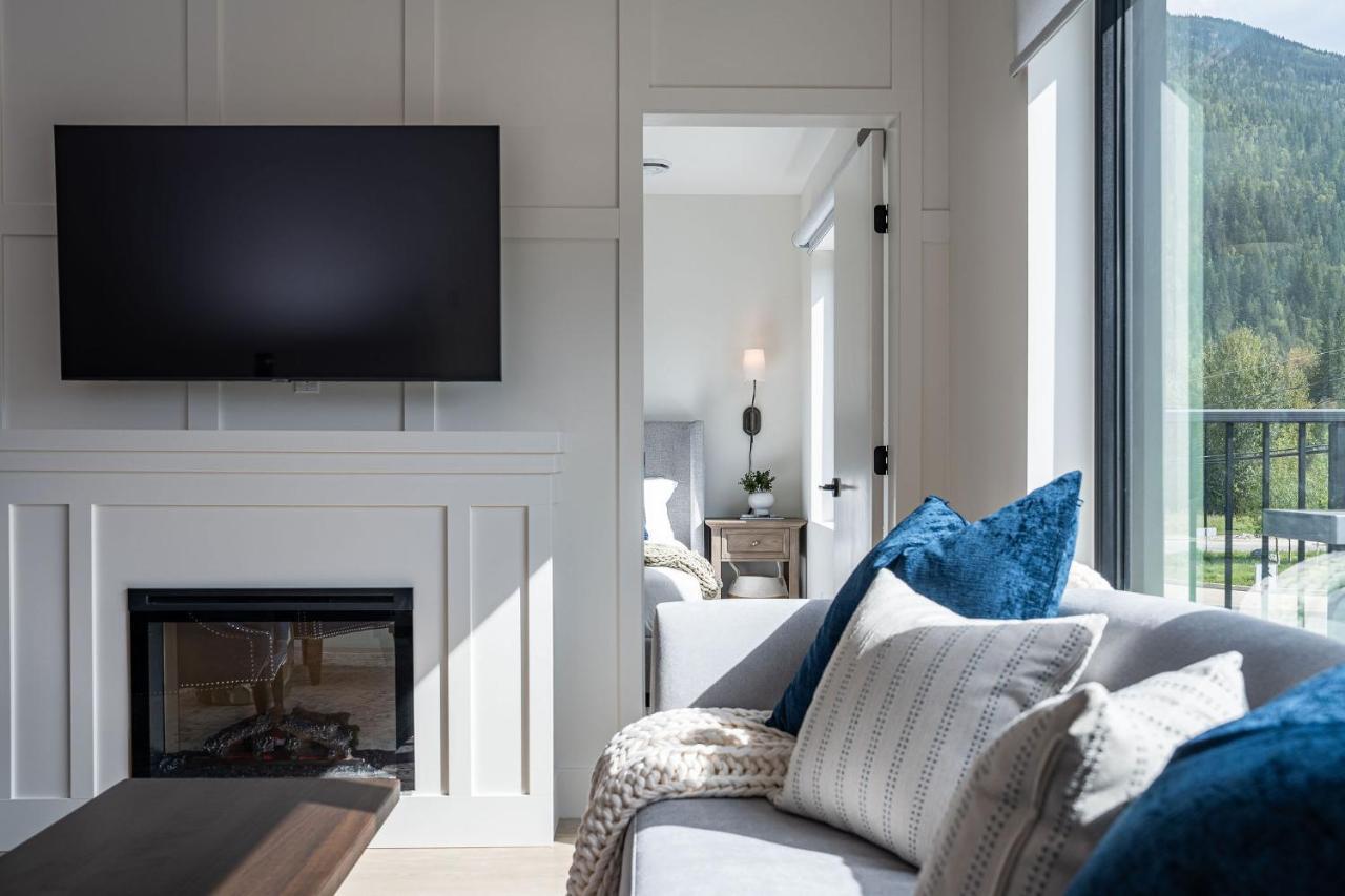 Apartment Stoked 4ever - *