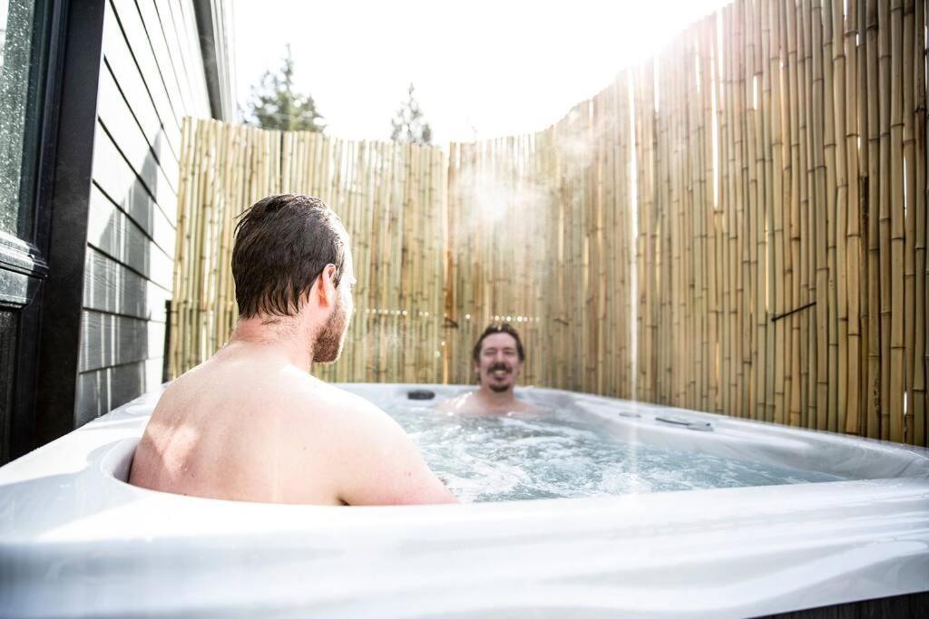 Revy Pow Pad - Private Hot Tub 3 Bedroom * Revelstoke