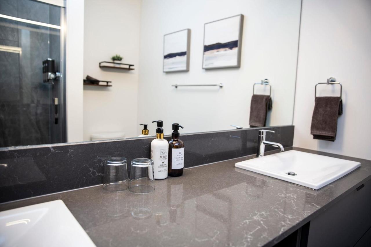 Selkirk Staytion - Stylish With Hot Tub Apartment