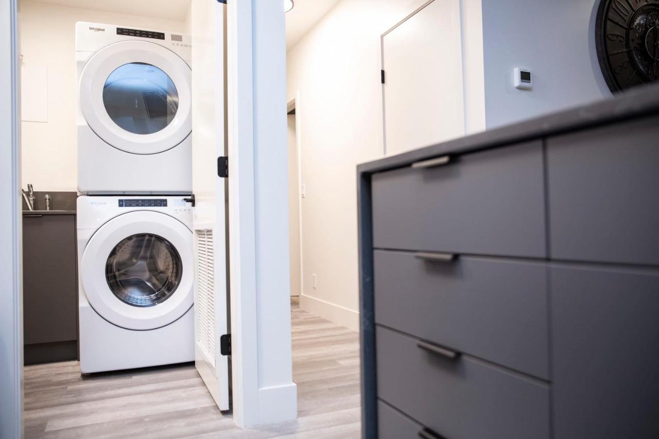 Apartment Selkirk Staytion - Stylish With Hot Tub Revelstoke