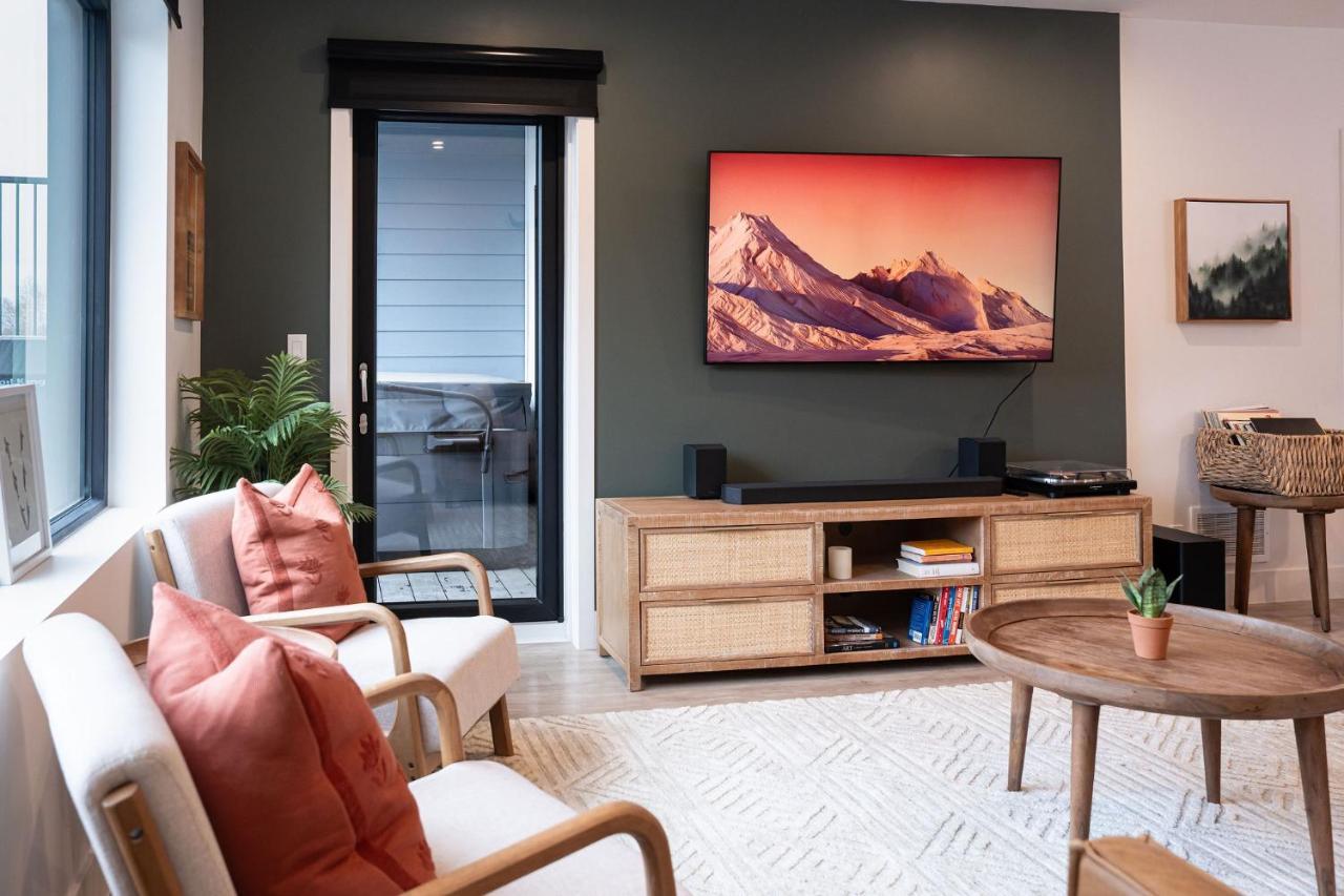Hemlock Hangout By Vacations Revelstoke