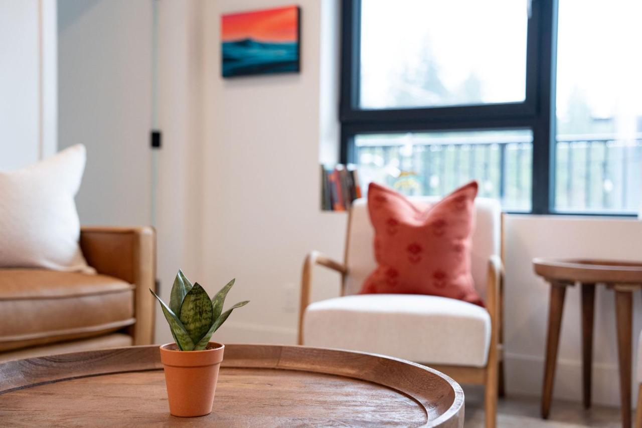 Hemlock Hangout By Vacations Apartment