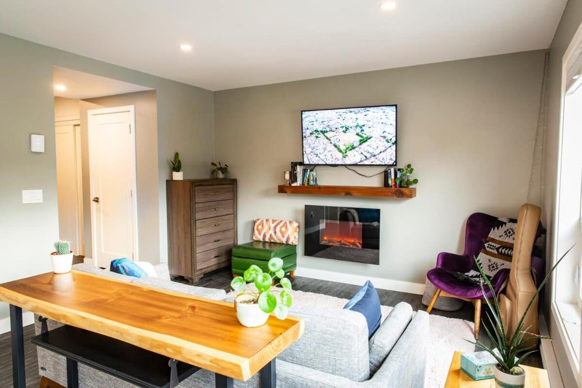 Lines Revy - One Bedroom Near Rmr *