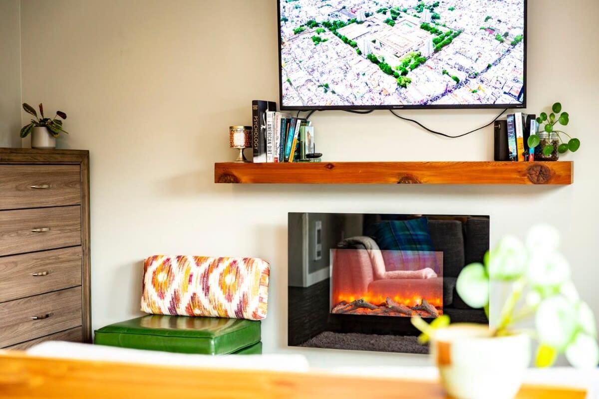 Lines Revy - One Bedroom Near Rmr