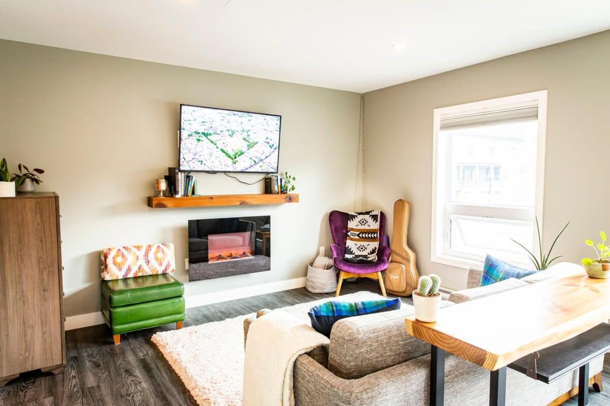 Lines Revy - One Bedroom Near Rmr Revelstoke