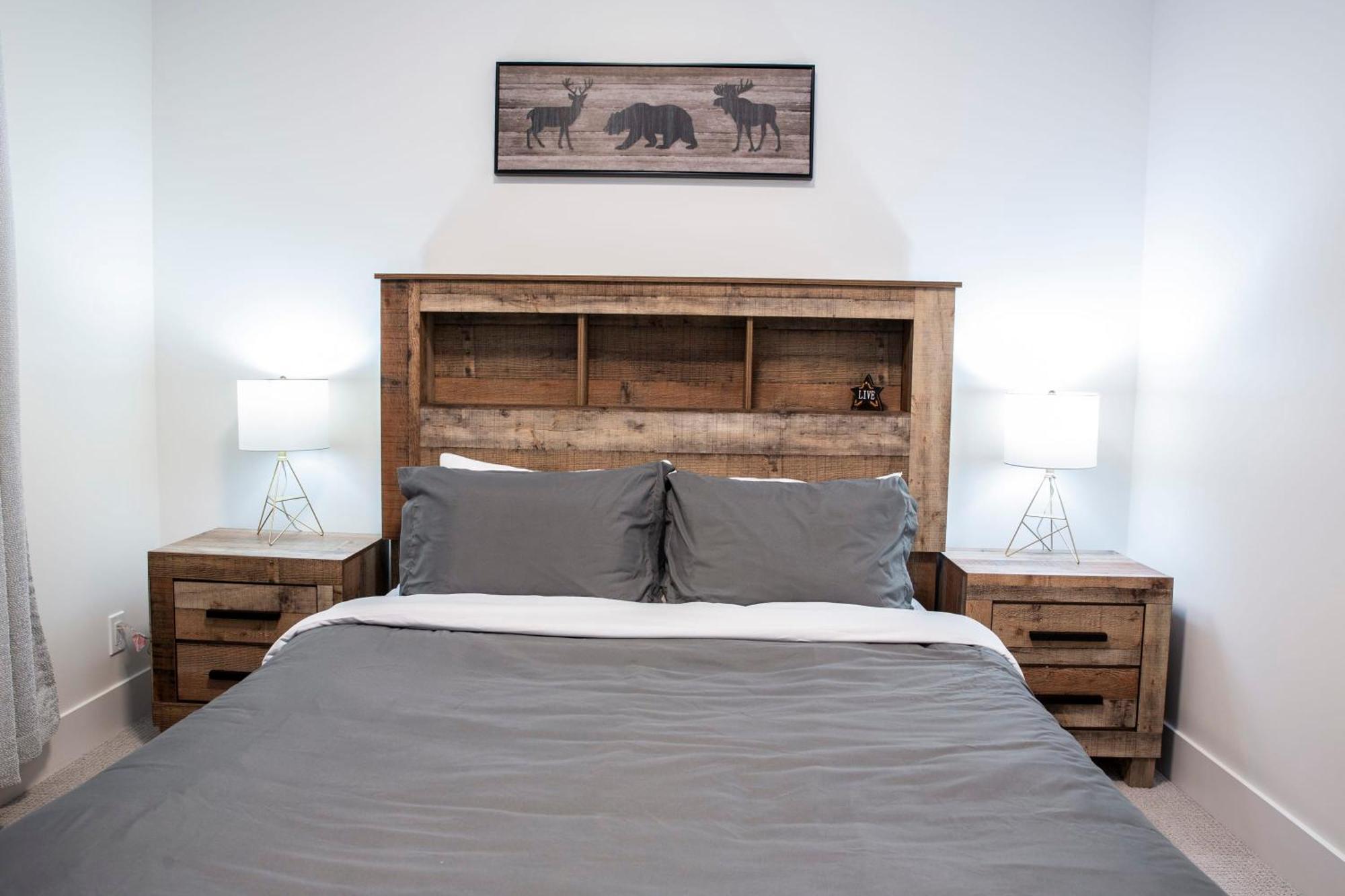 Marvel - Two Bedroom With Hot Tub * Revelstoke