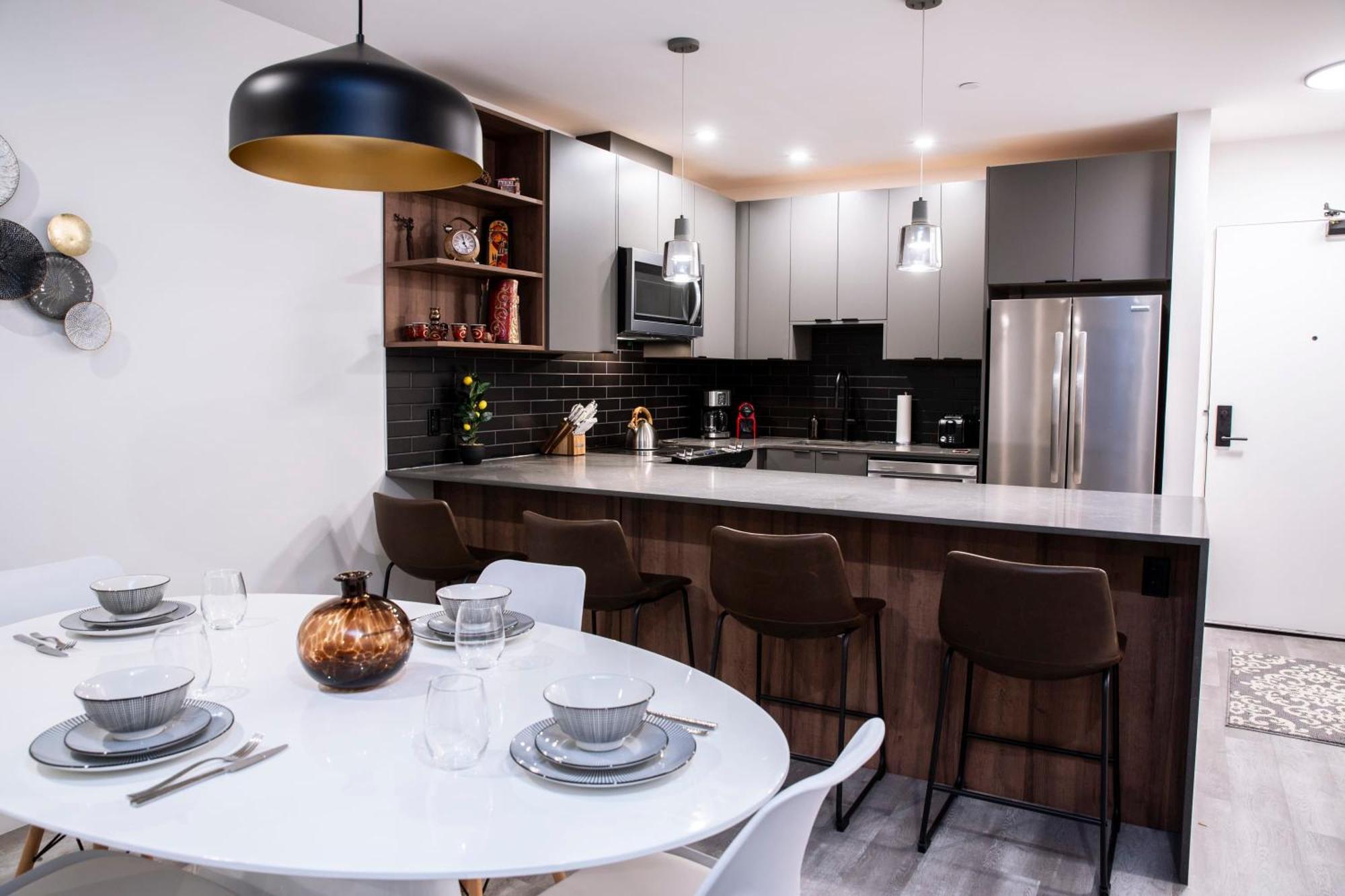 Marvel - Two Bedroom With Hot Tub * Revelstoke