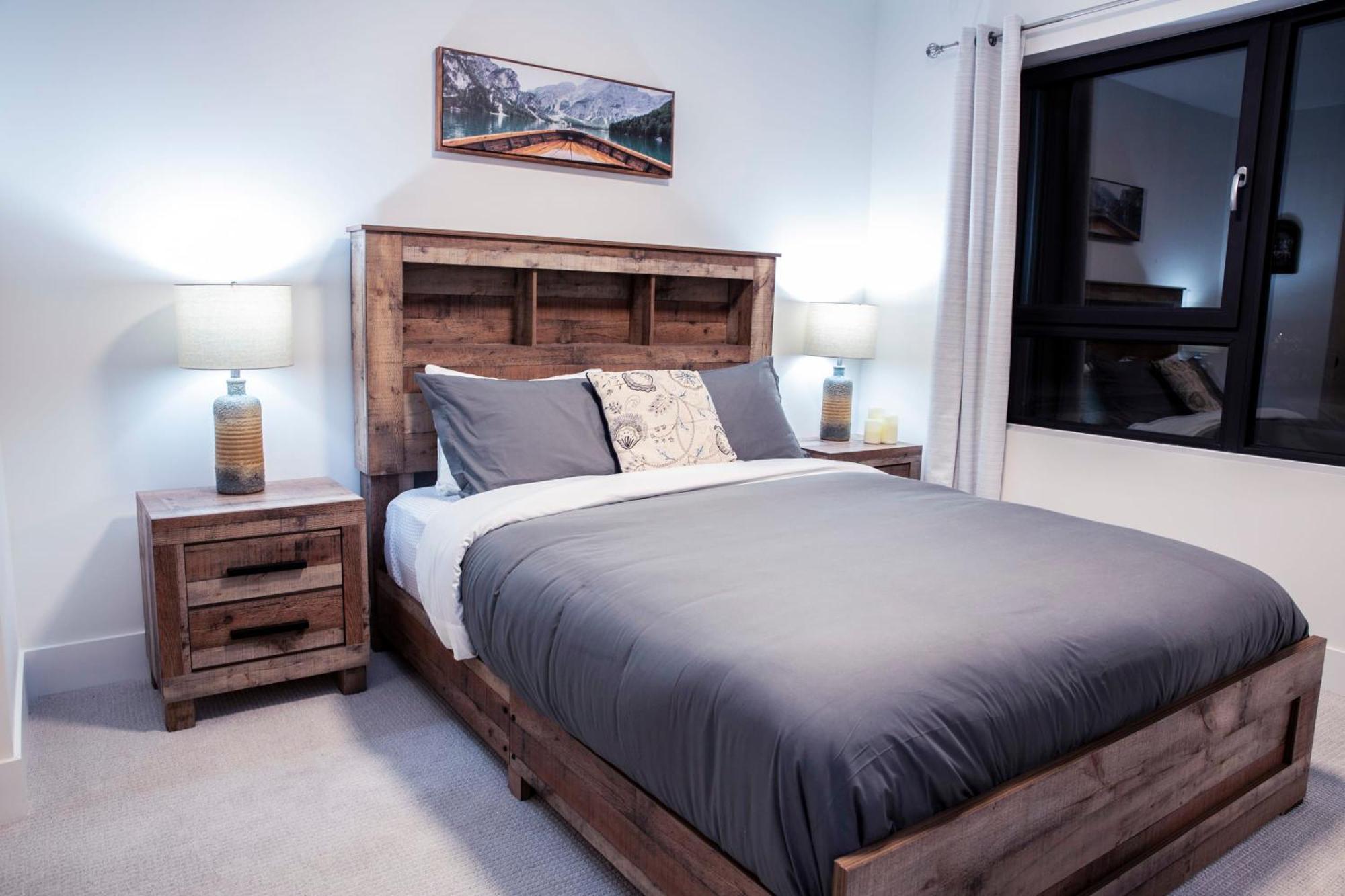 Marvel - Two Bedroom With Hot Tub * Revelstoke