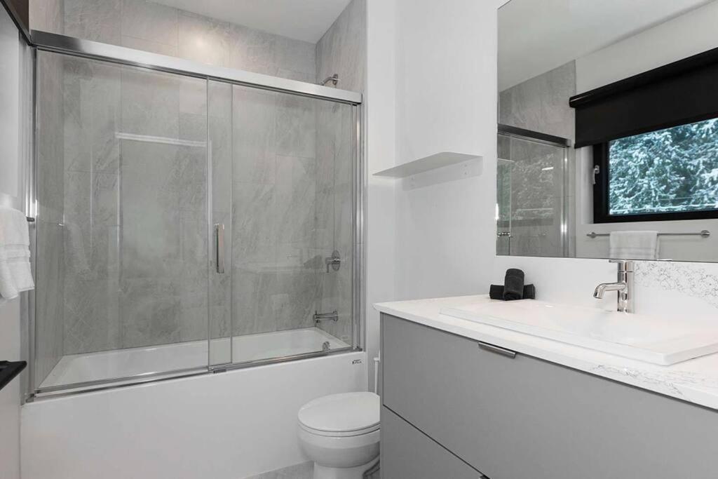 Tally Ho By Vacations Apartment Revelstoke