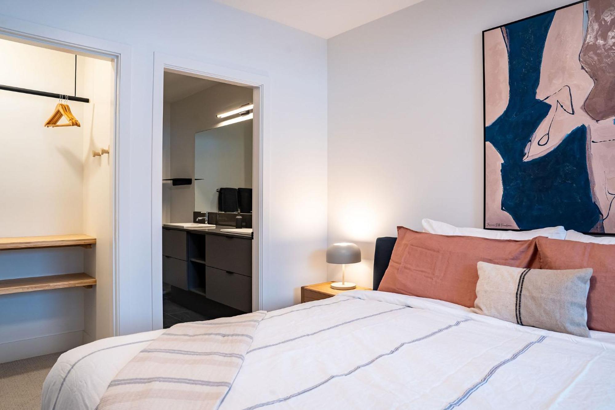 Escape To Revy - Beautifully Designed Holiday home Revelstoke